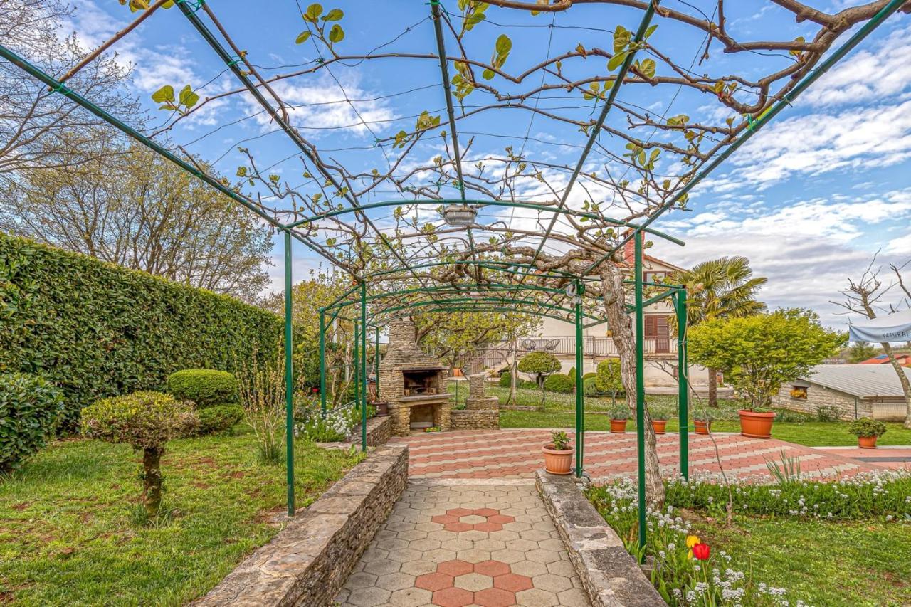 Apartment Flores Stari Pazin Kültér fotó